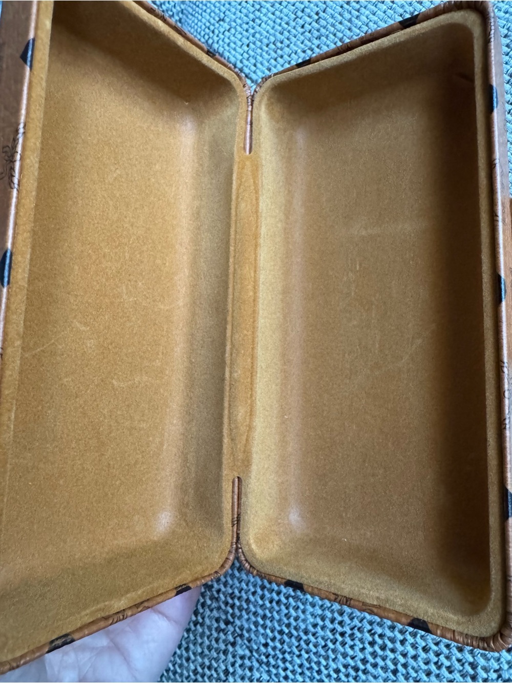 MCM Cognac hard shell sunglass case with Gold colored Plaque - Picture 5 of 7